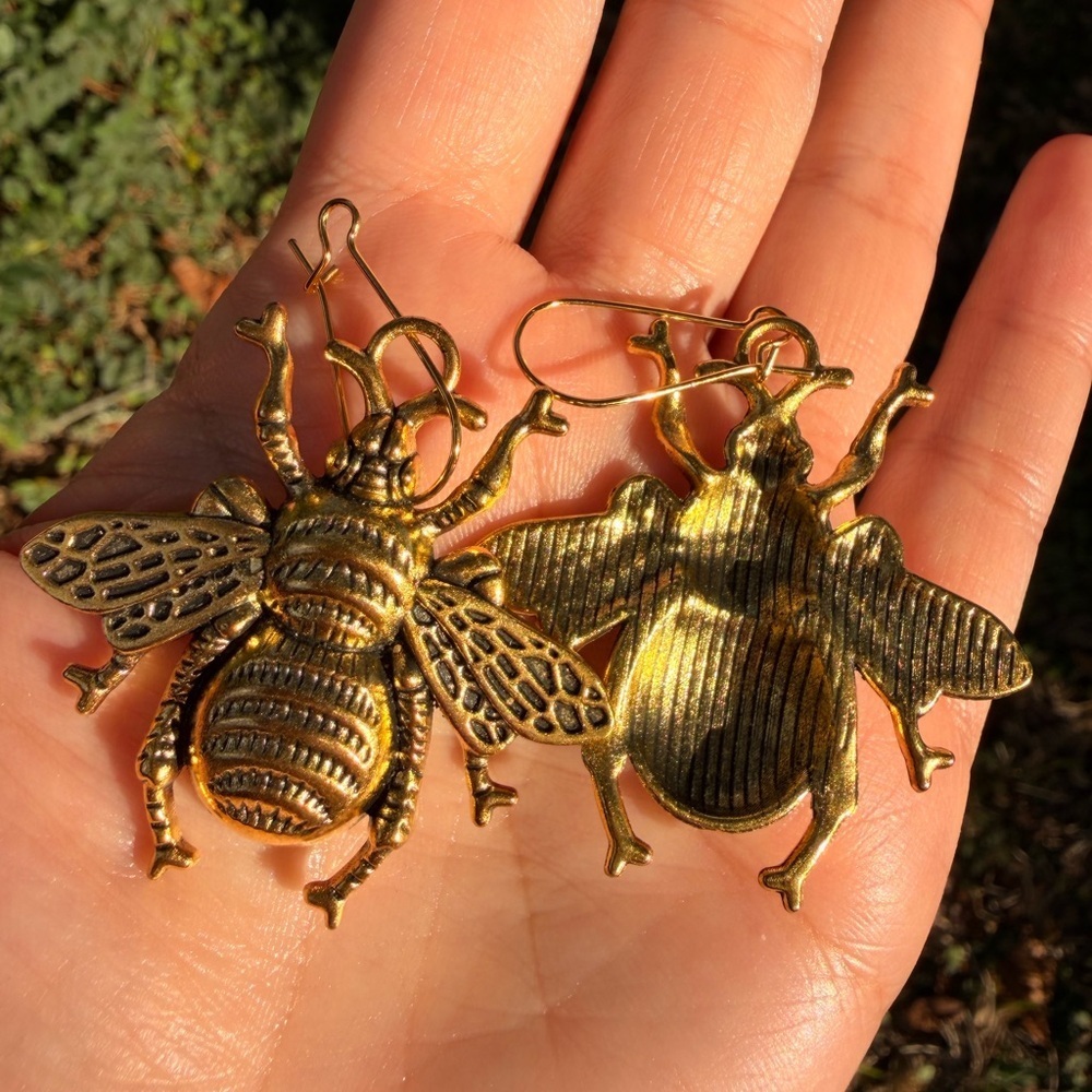 New! Large Gold Bee Earrings Holiday Gift - Picture 6 of 8